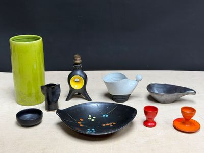 many different types of bowls and cups on the table