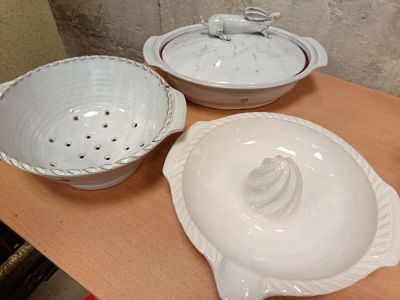 Lot de 3 éléments en terre cuite vernissée cpt : moule à cak…