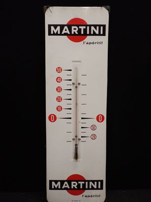 un thermomètre blanc et rouge sur fond noir
