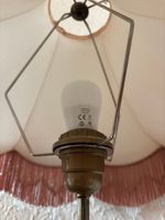Lampe au pied représentant une jeune femme à l'abat-jour de … (photo 5)