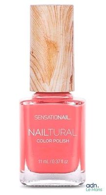 un flacon de vernis à ongles rose muni d'un bouchon en bois