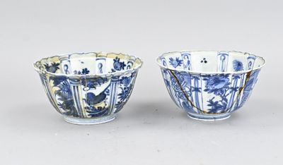 pair of chinese blue and white bowls with floral designs