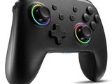 gros plan d'une manette de jeu sur fond blanc