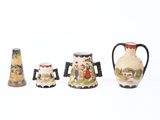 Plusieurs types de vases sont alignés sur une surface blanche