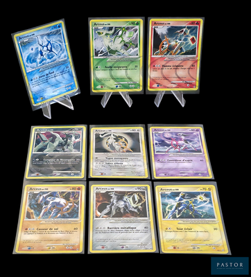 de nombreuses cartes Pokémon exposées sur un fond noir