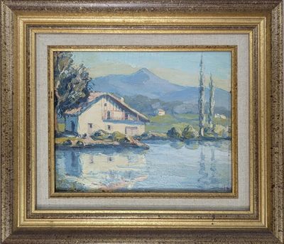 un tableau représentant une maison au bord d'une rivière, avec des montagnes en arrière-plan