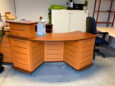 Lot de mobilier de bureau comprenant: