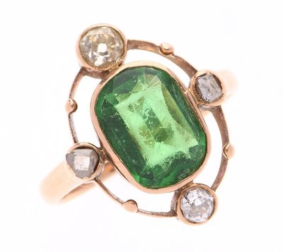 BAGUE en or jaune 585 °/°° centrée d'une pierre fantaisie ve…