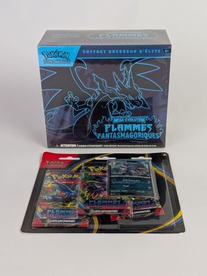 gros plan d'une boîte de cartes pokemon sur une table
