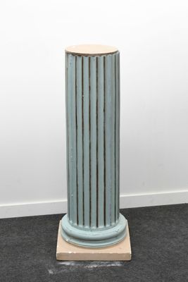 Sellette en plâtre laqué bleu et crème en forme de colonne c…