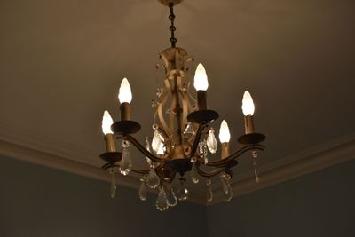 a chandelier that is hanging from the ceiling