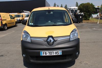 une camionnette jaune et noire garée sur un parking