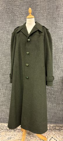 TED LAPIDUS Paris – Grand manteau over size en laine vert foncé. ...