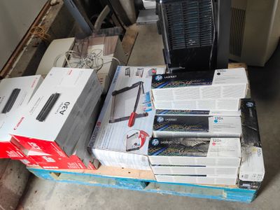 a pile of electronic equipment sitting on top of a box