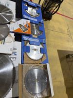 Servante et son contenu de 8 lames de découpe (photo 4)