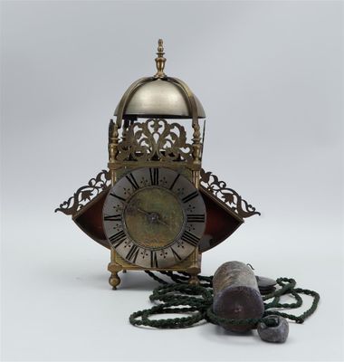 Horloge à lanterne ailée en laiton de la fin du XVIIe siècle…
