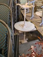 17 tables bistrot carrées à plateau en mélaminé laqué blanc … (photo 4)