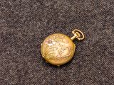 une montre de poche ancienne en or, ornée d'un motif floral