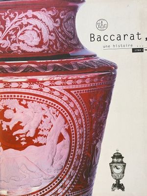 un vase rouge orné d'une image représentant une femme