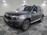 une photo d'une Dacia grise garée dans une pièce