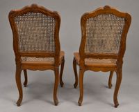 PAIRE DE CHAISES cannées en bois naturel, mouluré et sculpté… (photo 2)