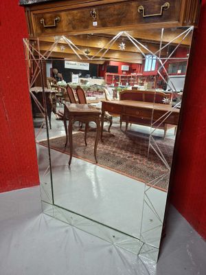 GLACE rectangulaire à encadrement à fond de miroir dans le g…
