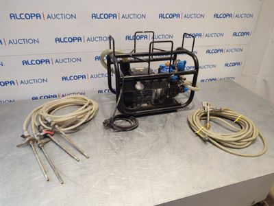 une machine posée sur une table