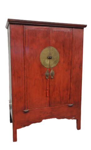 CHINE - Début XXe siècle - Armoire en bois laqué rouge ouvrant à ...