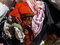 Palette de 200 pièces de vêtements d'occasion : (divers état… (photo 2)