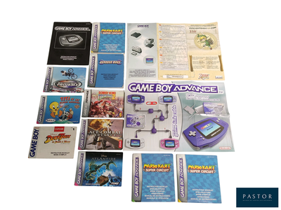 beaucoup de jeux et de livres sur la table