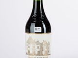 une photo d'une bouteille de vin rouge sur fond blanc