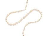 un collier de perles de culture et de diamants