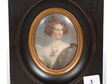 tableau représentant une femme en robe noire avec une rose dans les cheveux