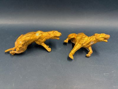 Suite de deux éléments décoratifs en bronze ciselé et doré f…