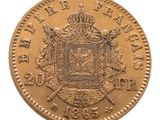 Gros plan sur une pièce d'or ornée d'une couronne