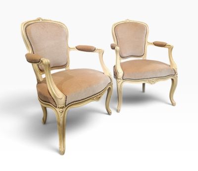 paire de fauteuils de style louis xv