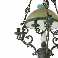 LUSTRE À PÉTROLE À NEUF LUMIÈRES EN BRONZE PATINÉ ET OPALINE… (photo 3)