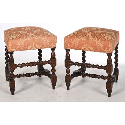 paire de tabourets en bois sculpté avec assise rembourrée, rembourrée, rembourrée, rembourrée, rembourrée, rembourrée, rembourrée