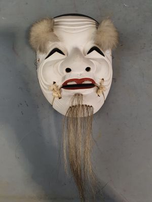 Suite de deux masques du théâtre Nô en bois laqué et gofun f…