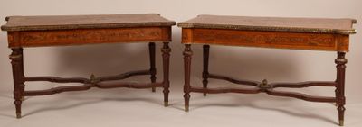 paire de tables d'appoint anciennes avec plateau en marbre et pieds tournés