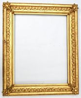 Encadrement en bois et stuc doré à décor de feuillages et de…