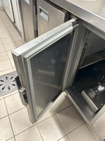 1 tour réfrigéré en inox à 4 portes 250x85 cm (vide) (photo 4)