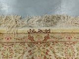 a close up of an oriental rug with fringes on it