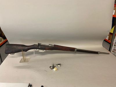 (C) Carabine ROSS RIFLE moèle M10