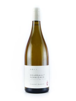 une photo d'une bouteille de vin sur fond blanc