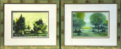 Deux tableaux représentant des arbres sont exposés dans un cadre accroché au mur.