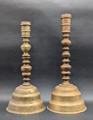paire de chandeliers anciens en laiton
