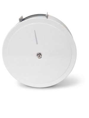 une horloge blanche posée sur une surface blanche