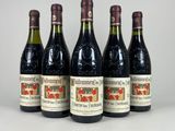 six bouteilles de vin sont alignées dans une rangée