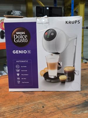 emballage d'une machine à café posée sur une table en bois